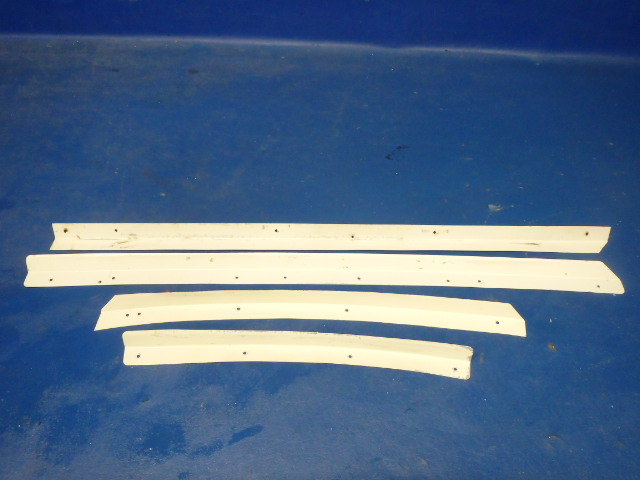 SET Piper - Retainer-Center Window Right